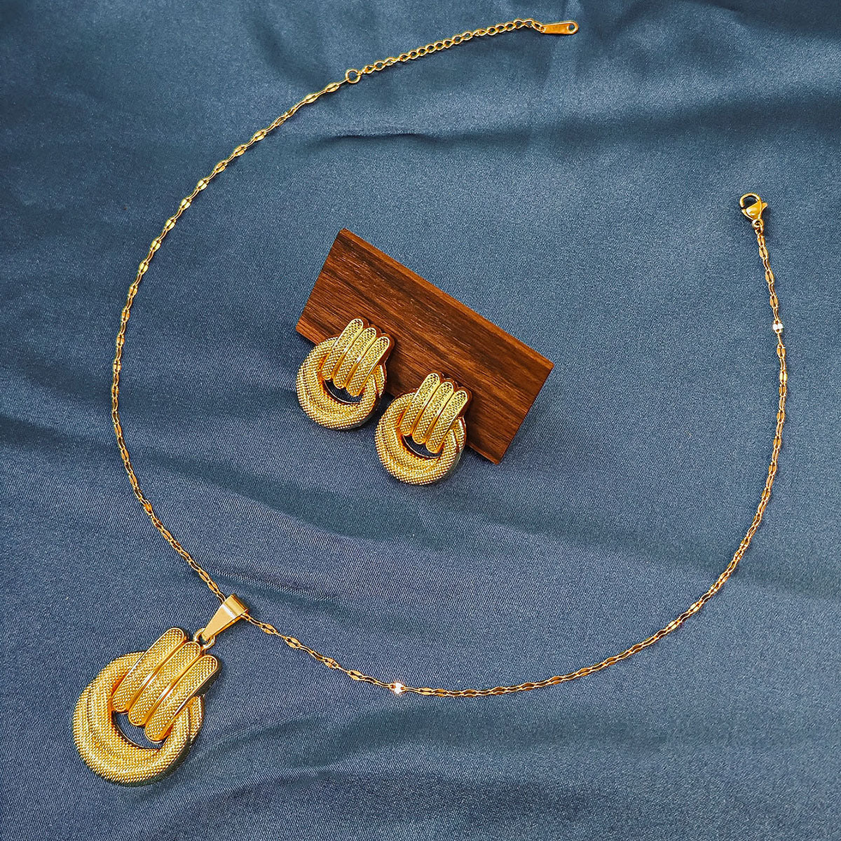 Conjunto de joyería elegante con diseño geométrico clásico de acero inoxidable 304 chapado en oro al por mayor