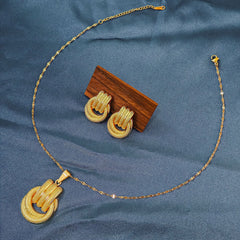 Conjunto de joyería elegante con diseño geométrico clásico de acero inoxidable 304 chapado en oro al por mayor