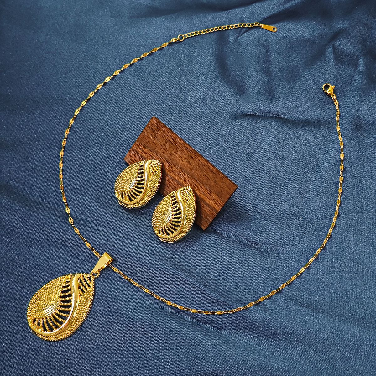 Conjunto de joyería elegante con diseño geométrico clásico de acero inoxidable 304 chapado en oro al por mayor