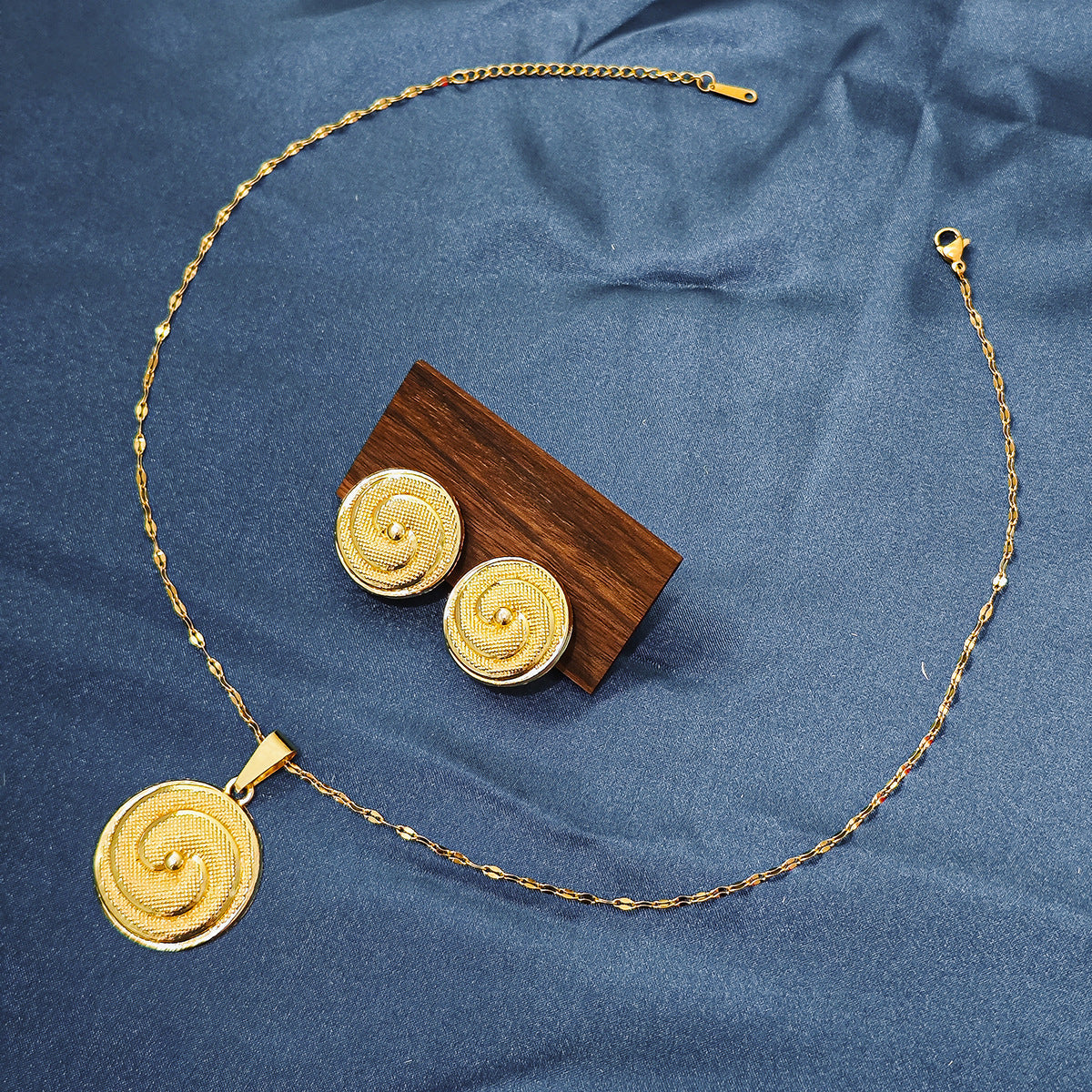 Conjunto de joyería elegante con diseño geométrico clásico de acero inoxidable 304 chapado en oro al por mayor
