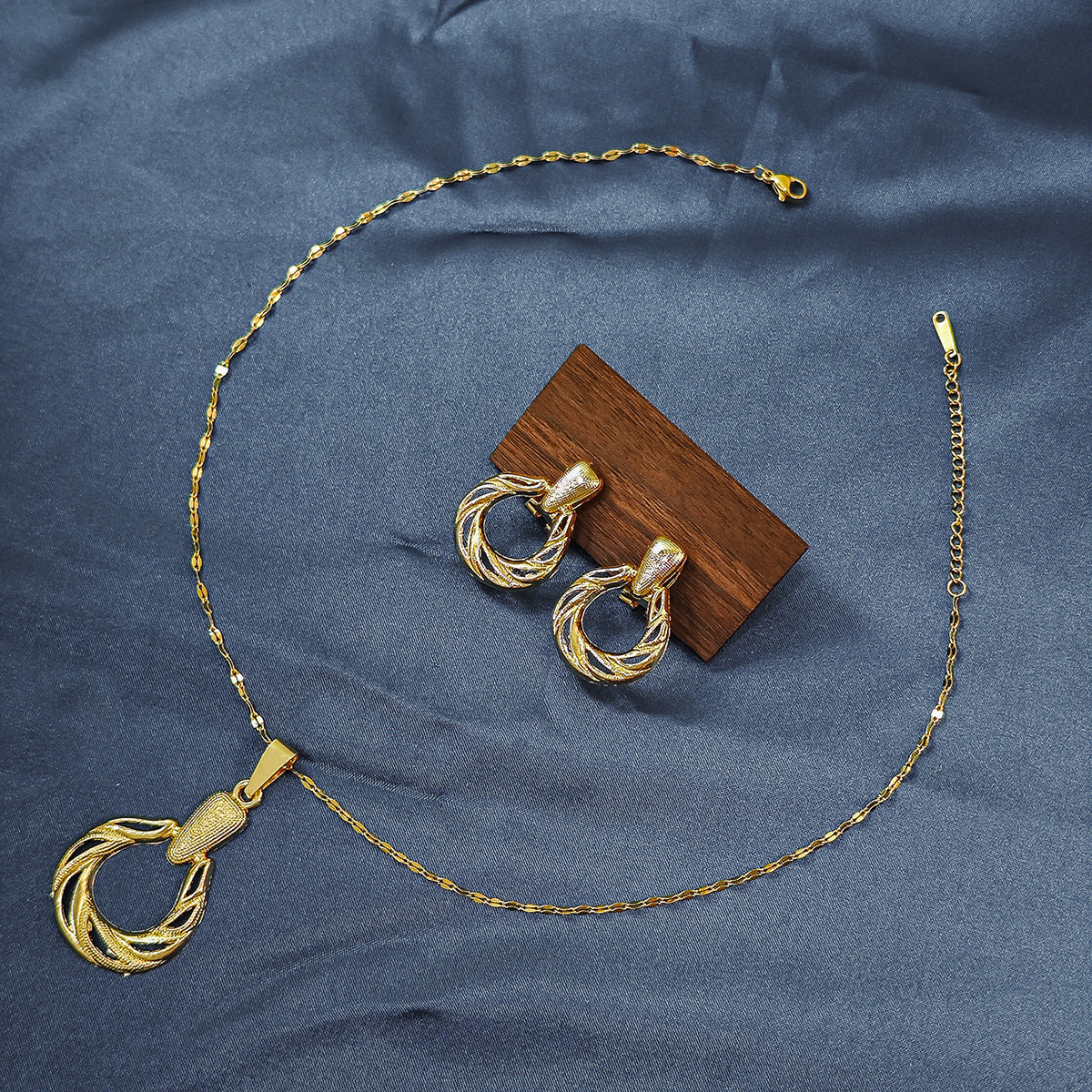 Conjunto de joyería elegante con diseño geométrico clásico de acero inoxidable 304 chapado en oro al por mayor