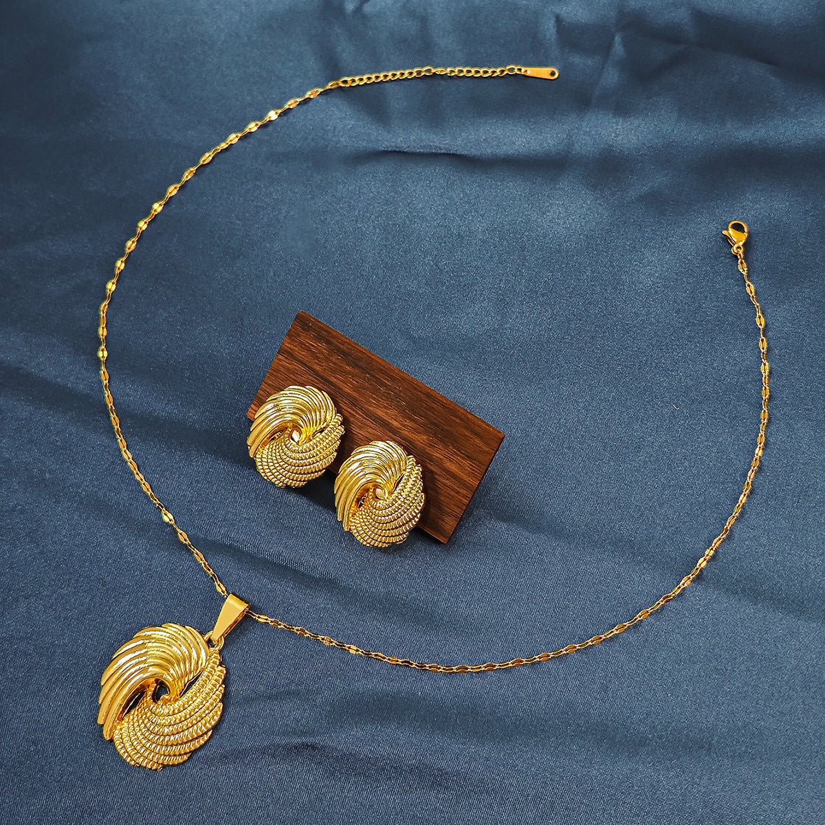 Conjunto de joyería elegante con diseño geométrico clásico de acero inoxidable 304 chapado en oro al por mayor