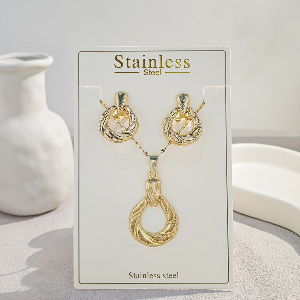 Conjunto de joyería elegante con diseño geométrico clásico de acero inoxidable 304 chapado en oro al por mayor
