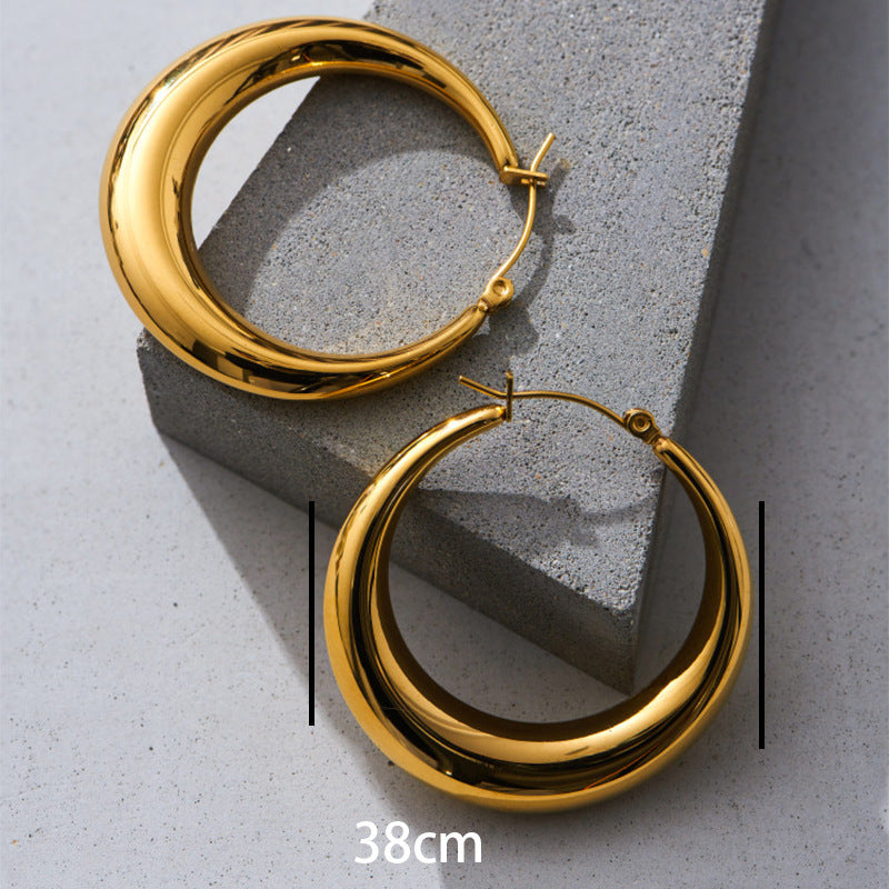 1 par de elegantes pendientes de acero de titanio chapados en forma de corazón con letras y luna 