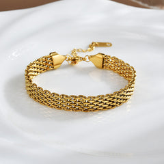 Elegantes pulseras básicas de ropa urbana con forma de corazón, mariposa, acero titanio y circonitas, disponibles a granel.