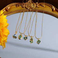 Collar con colgante de acero inoxidable 304 con incrustaciones de concha de abulón y circonita chapada en oro de 18 quilates, estilo simple, con forma de corazón, flor y mariposa.