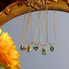 Collar con colgante de acero inoxidable 304 con incrustaciones de concha de abulón y circonita chapada en oro de 18 quilates, estilo simple, con forma de corazón, flor y mariposa.