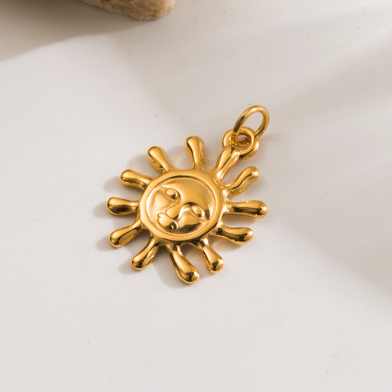 1 pieza de acero inoxidable 304 chapado en oro de 14 quilates con diseño de elefante, sol y estrella pulidos, accesorios de joyería, colgante