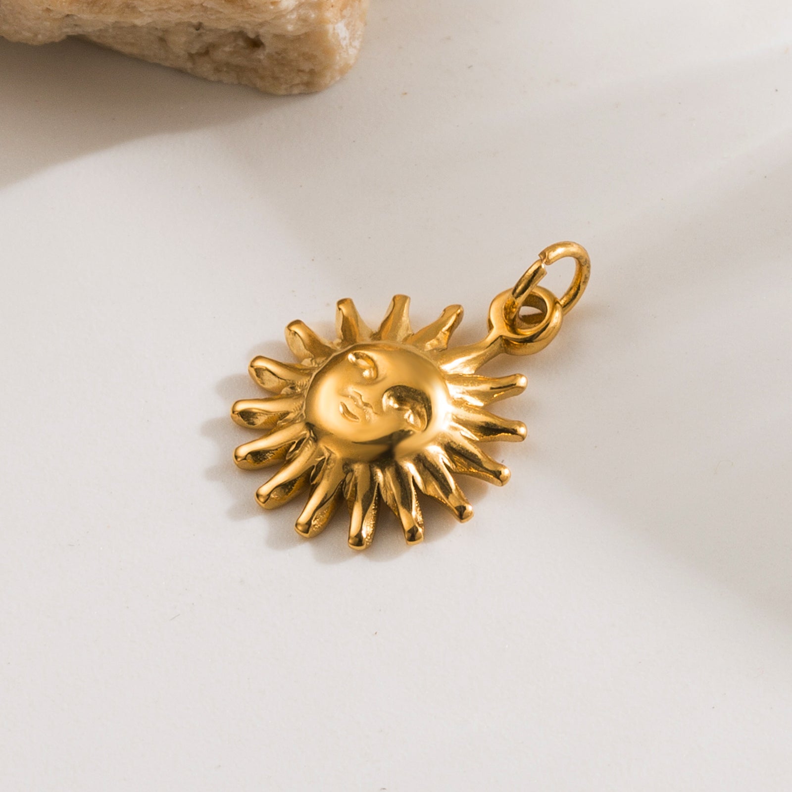 1 pieza de acero inoxidable 304 chapado en oro de 14 quilates con diseño de elefante, sol y estrella pulidos, accesorios de joyería, colgante