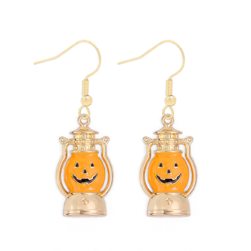 1 par de pendientes colgantes de aleación de zinc con diseño divertido y genial de calabaza, telaraña, fantasma y esmalte.