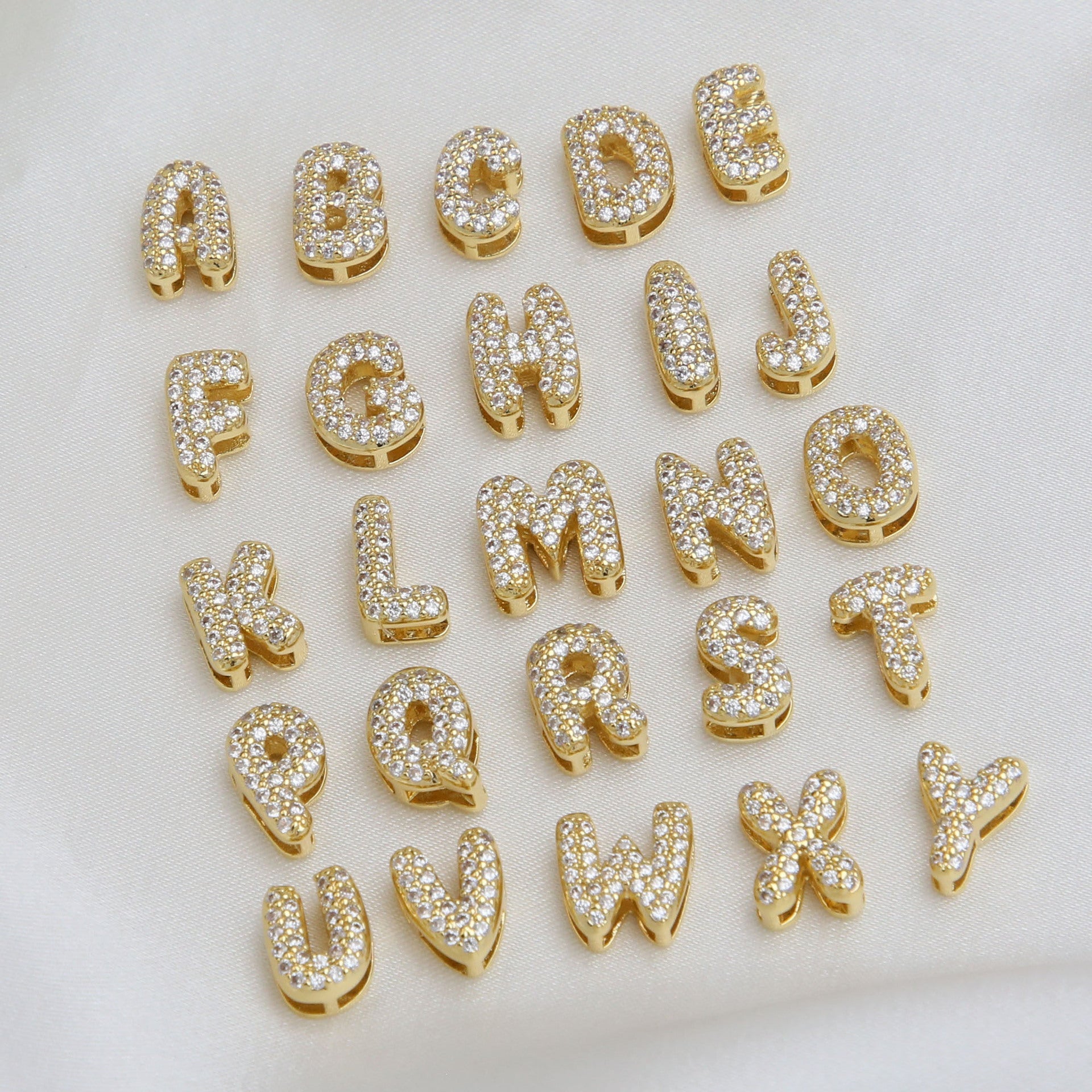 1 pieza de cadena colgante con colgante de letra de circonita de cobre