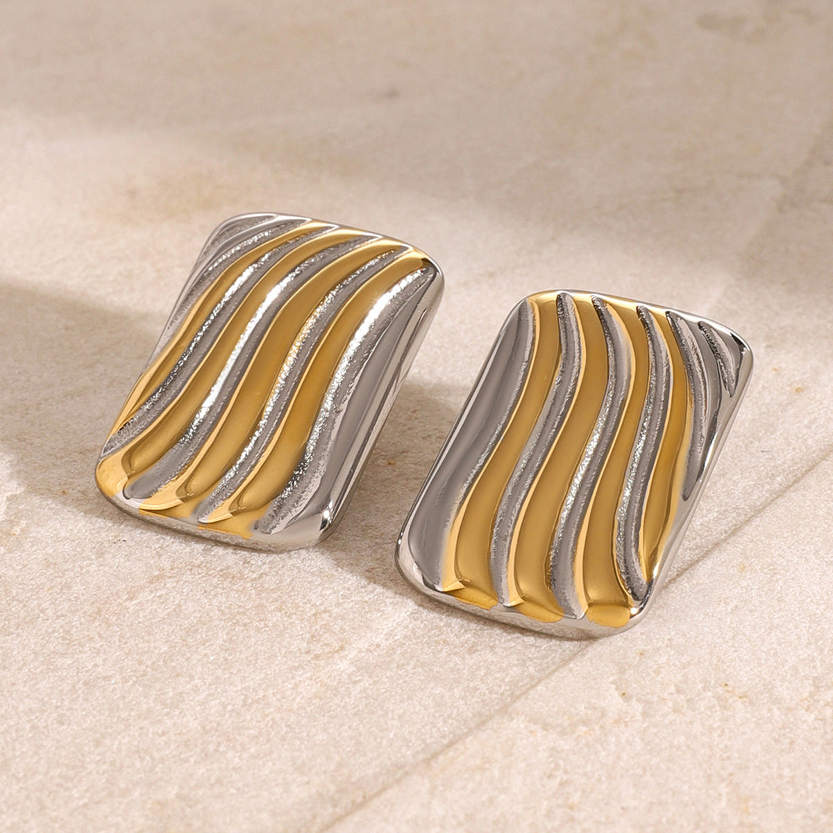 1 par de pendientes de acero inoxidable 304 con diseño geométrico clásico, elegante y sencillo, con baño de colores mixtos.