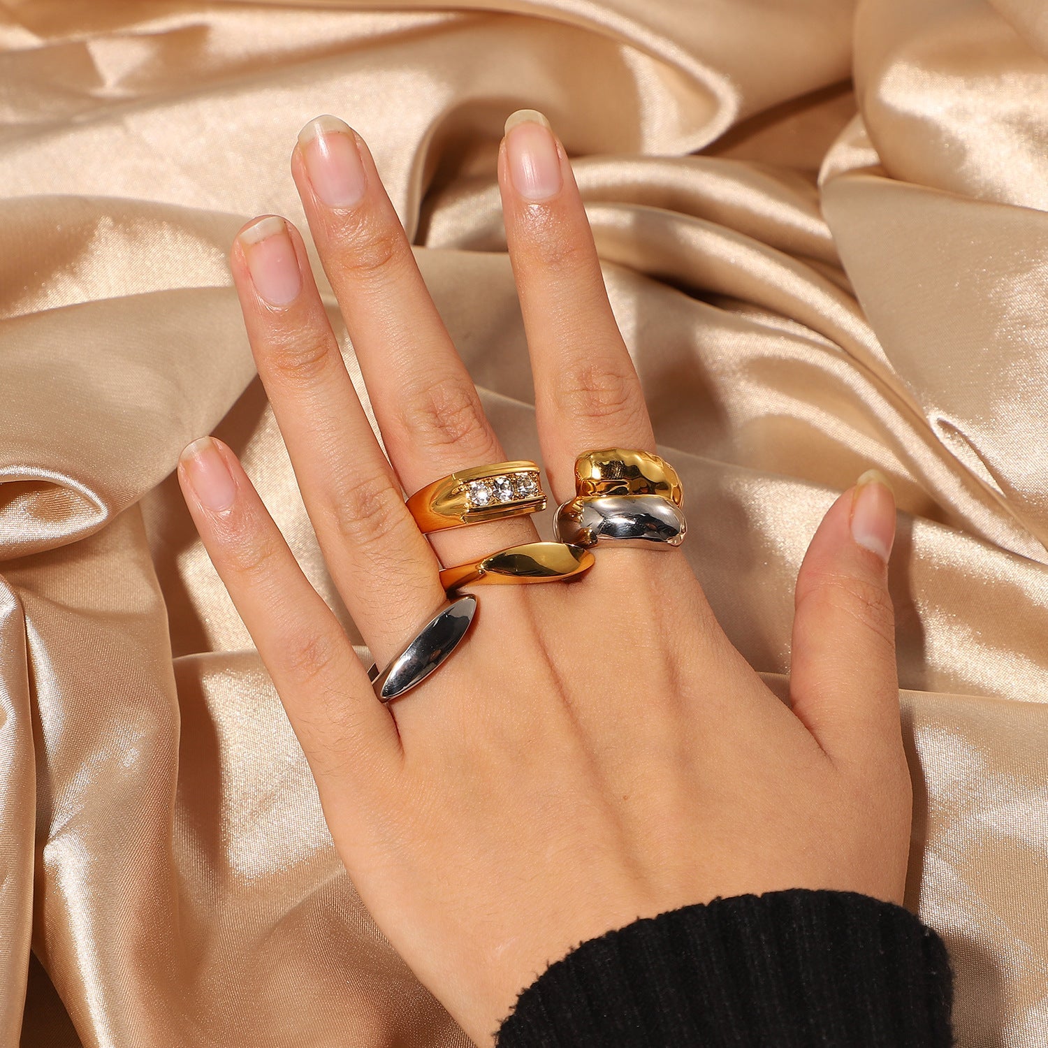 Anillos abiertos chapados en acero inoxidable 304 con diseño geométrico clásico, estilo glamuroso y sencillo.