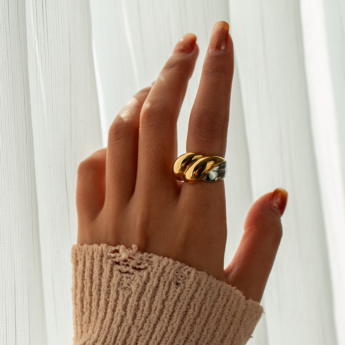 Anillos abiertos chapados en acero inoxidable 304 con diseño geométrico clásico, estilo glamuroso y sencillo.