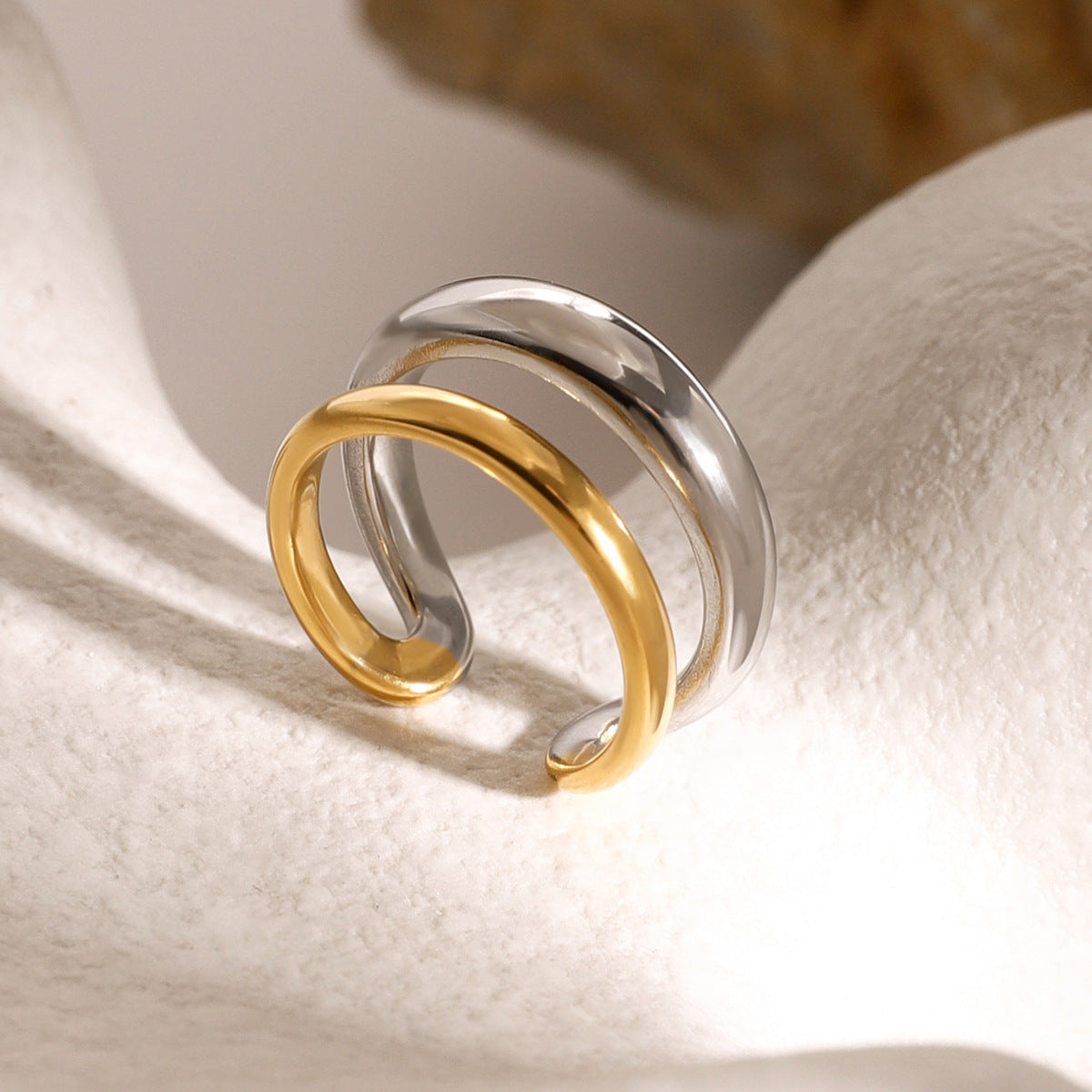 Anillos abiertos chapados en acero inoxidable 304 con diseño geométrico clásico, estilo glamuroso y sencillo.