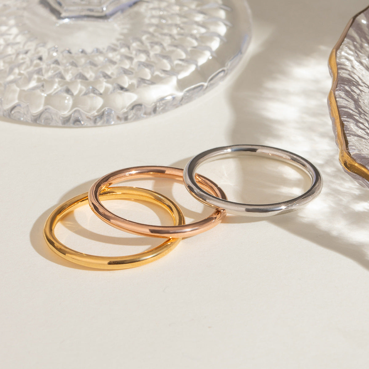 Anillos abiertos chapados en acero inoxidable 304 con diseño geométrico clásico, estilo glamuroso y sencillo.