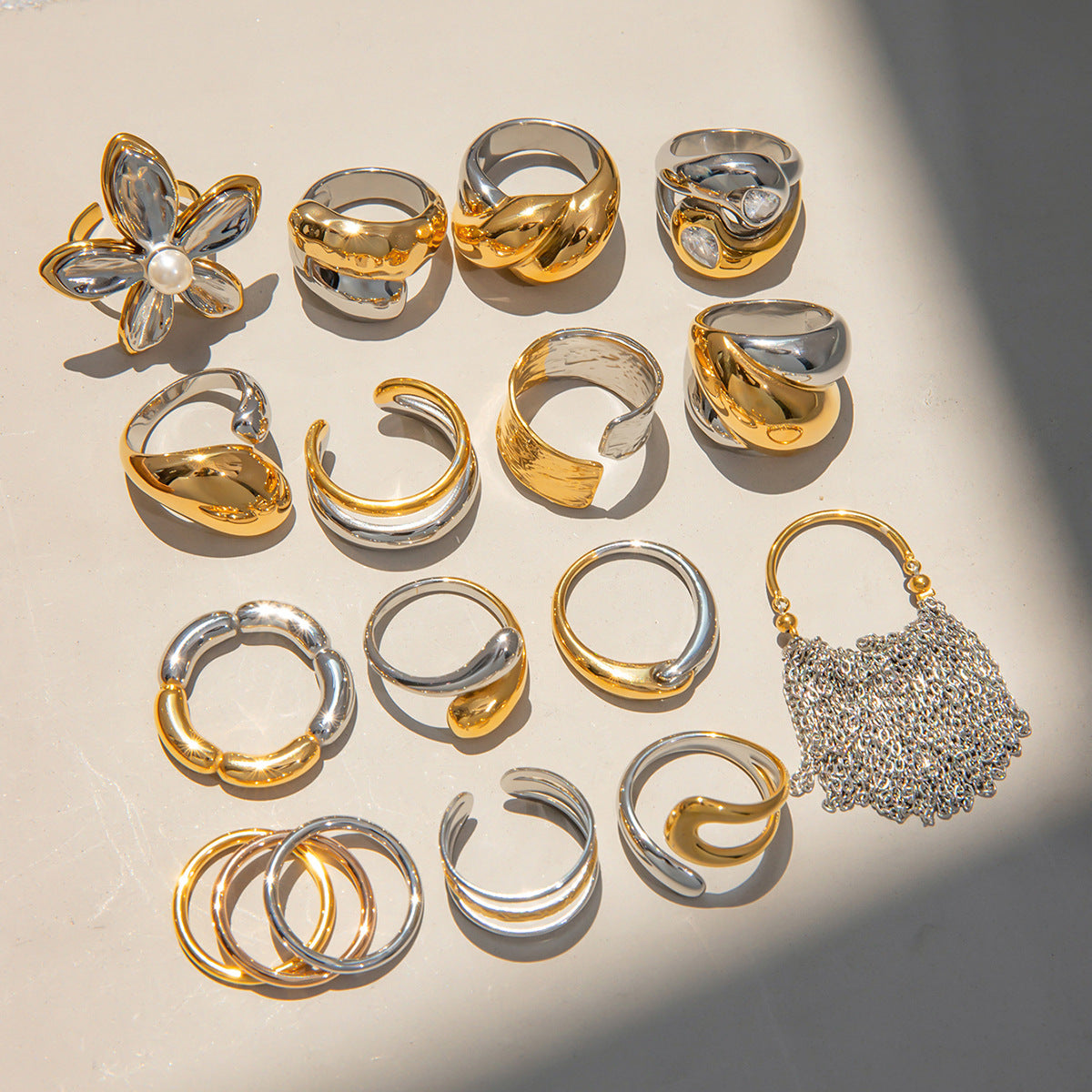 Anillos abiertos chapados en acero inoxidable 304 con diseño geométrico clásico, estilo glamuroso y sencillo.