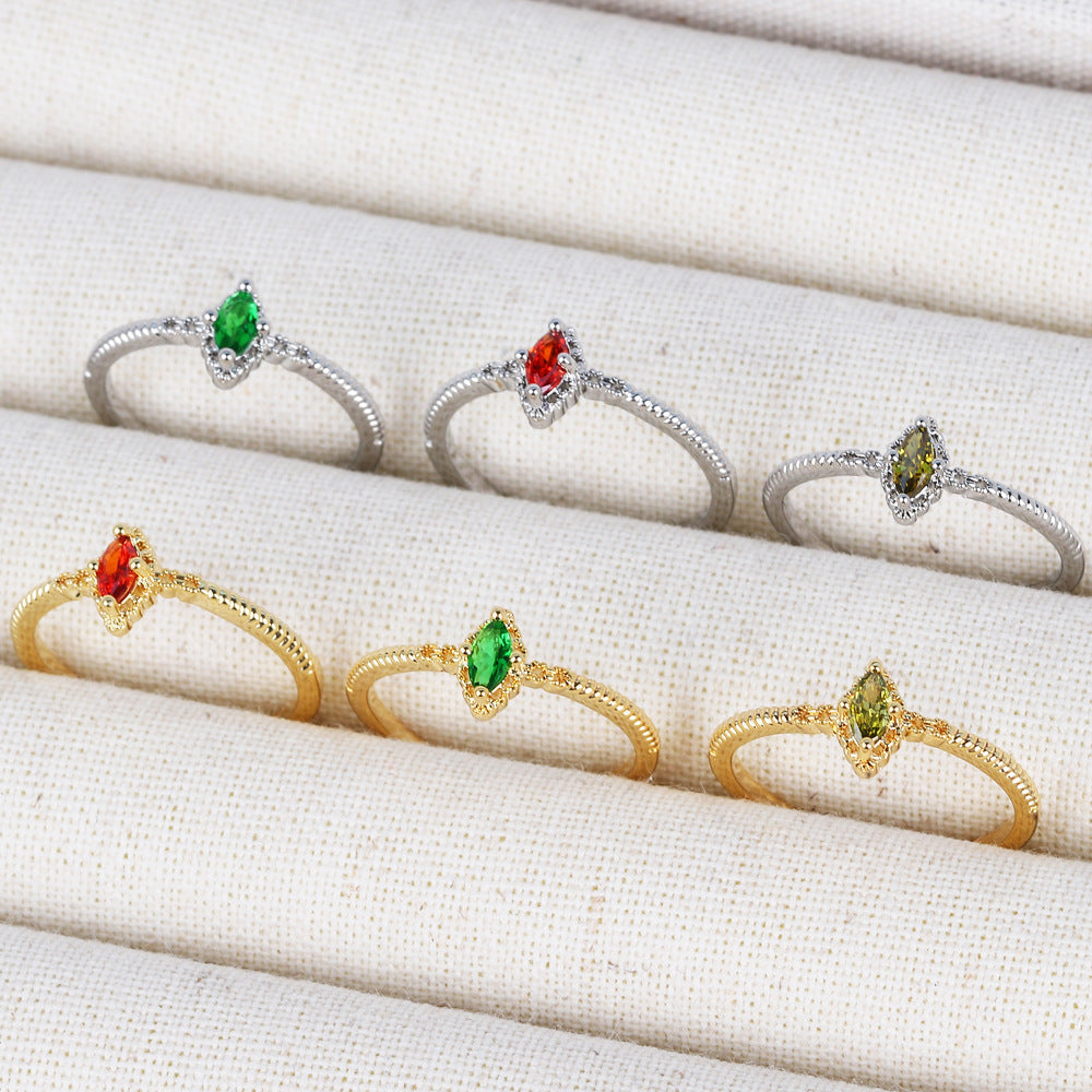 Anillos abiertos con incrustaciones geométricas de circonitas y baño de oro de 18 quilates