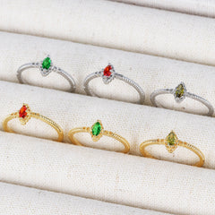 Anillos abiertos con incrustaciones geométricas de circonitas y baño de oro de 18 quilates