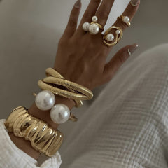 Brazalete de aleación de color sólido de estilo clásico y sencillo al por mayor