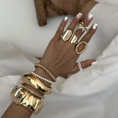 Brazalete de aleación de color sólido de estilo clásico y sencillo al por mayor
