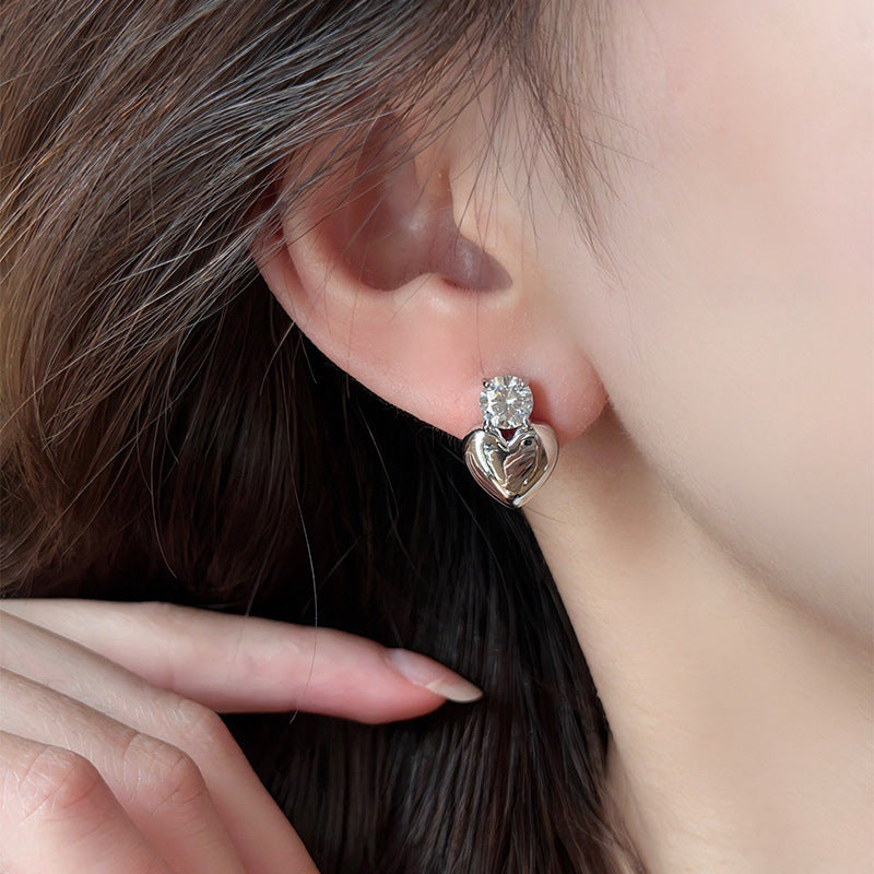 1 par de pendientes de aleación con incrustaciones de diamantes de imitación, estilo francés, estilo coreano, sencillos, con forma de corazón 
