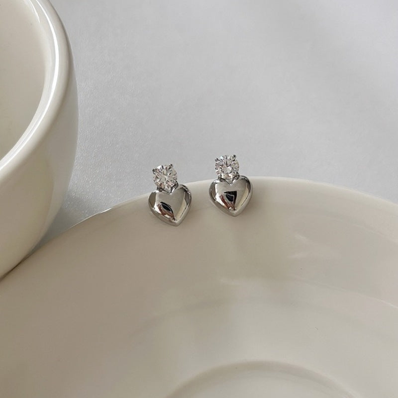 1 par de pendientes de aleación con incrustaciones de diamantes de imitación, estilo francés, estilo coreano, sencillos, con forma de corazón 