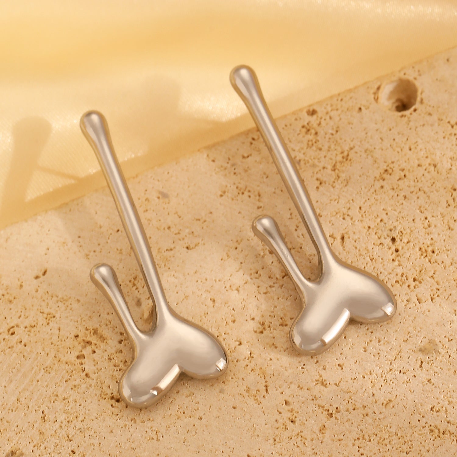 1 par de pendientes geométricos de estilo retro simple de acero inoxidable 304 chapados en oro de 18 quilates. 