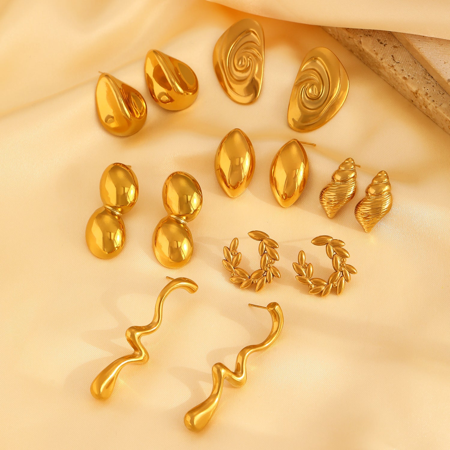 1 par de pendientes geométricos de estilo retro simple de acero inoxidable 304 chapados en oro de 18 quilates. 