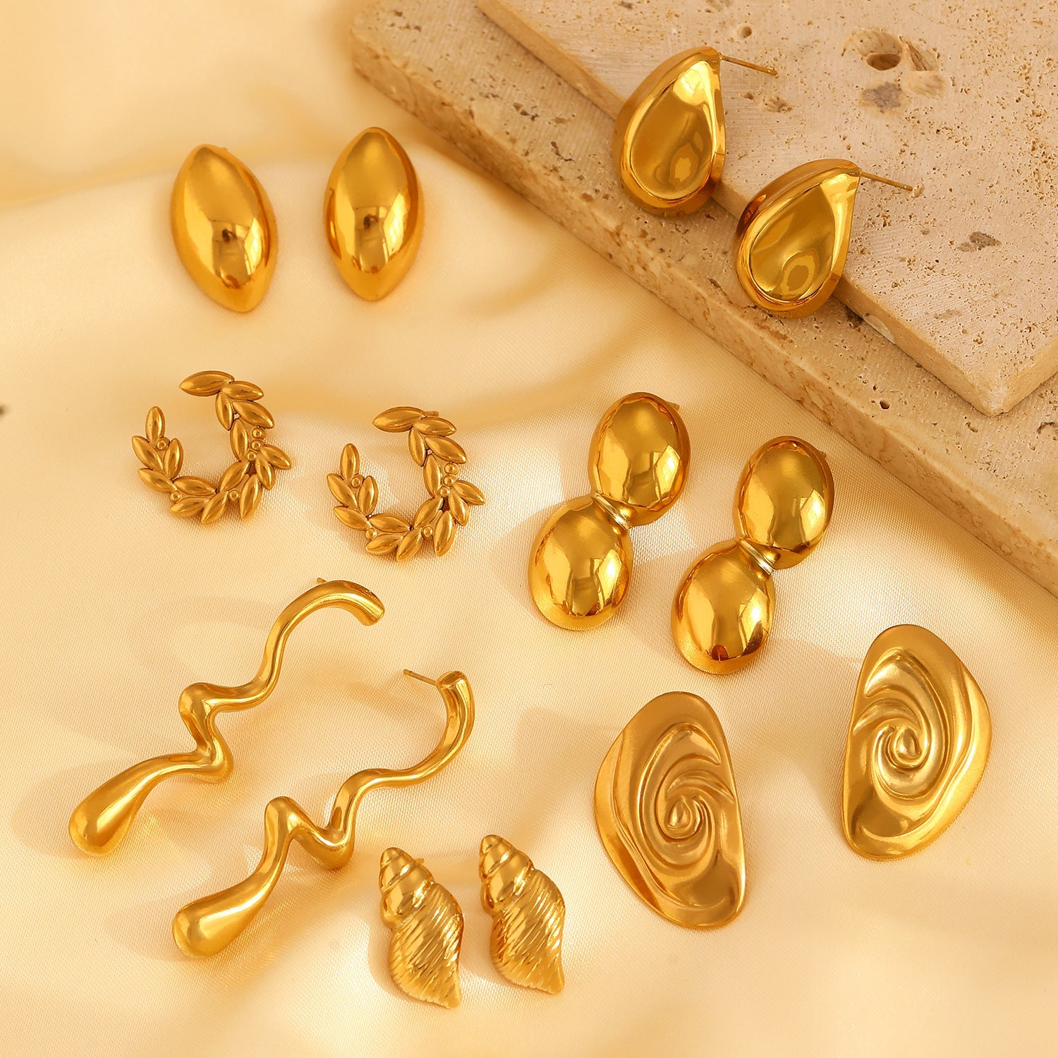 1 par de pendientes geométricos de estilo retro simple de acero inoxidable 304 chapados en oro de 18 quilates. 
