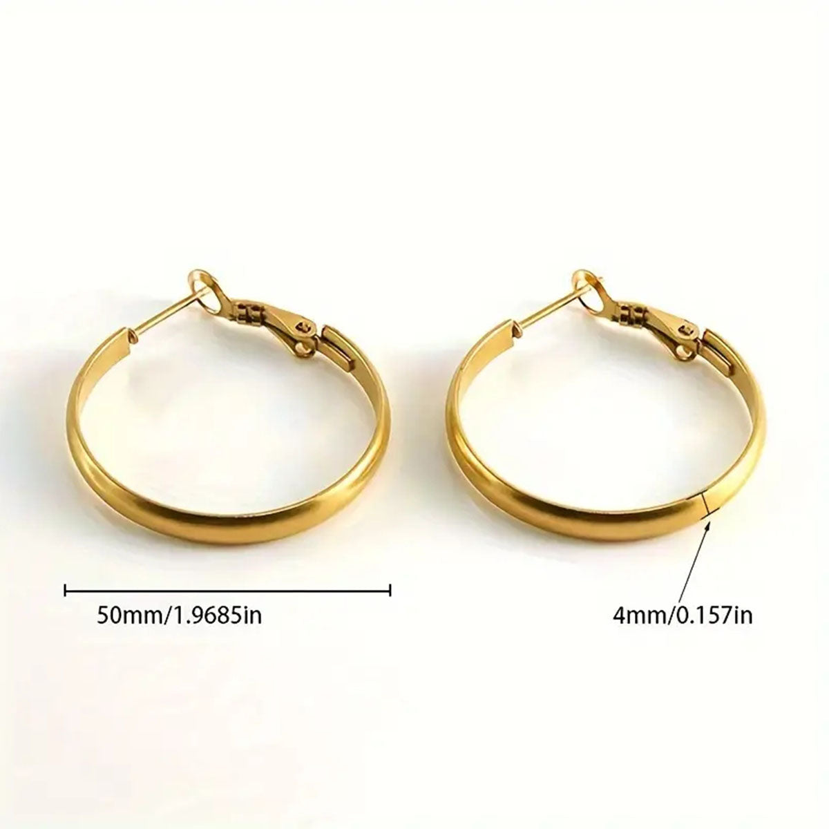 1 par de aretes redondos de estilo simple de acero inoxidable 304 chapados en oro de 18 quilates