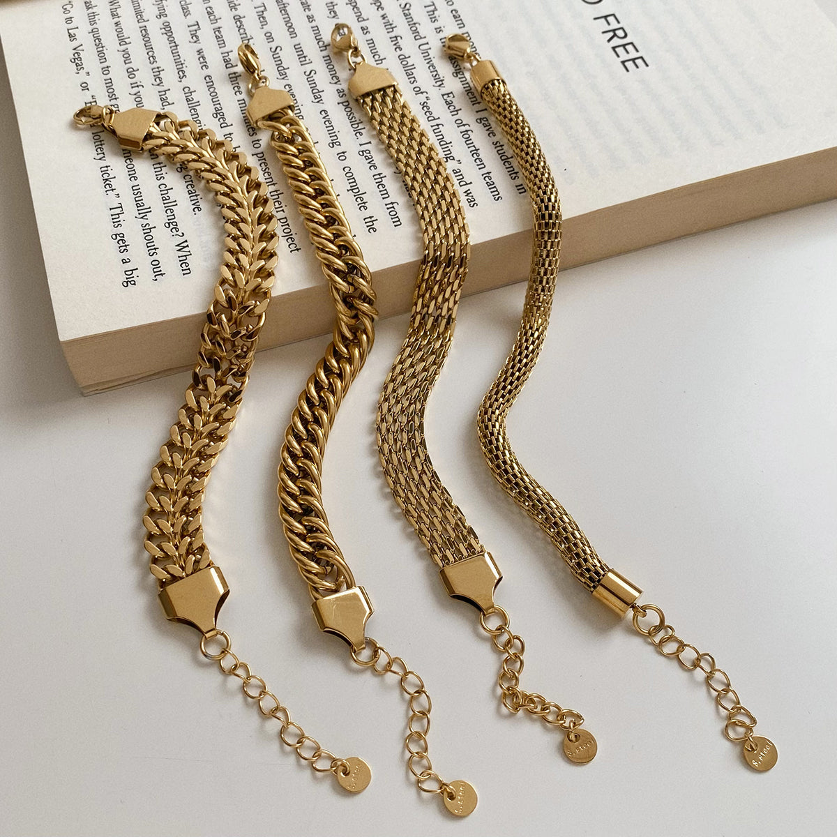 Pulseras de acero inoxidable 304 con diseño geométrico de estilo sencillo, bañadas en oro blanco de 16 quilates, disponibles a granel.