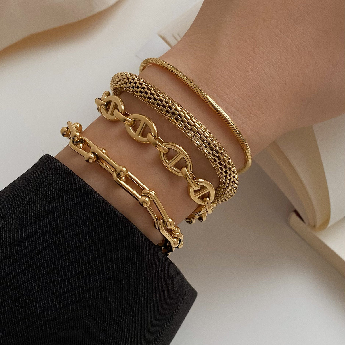 Pulseras de acero inoxidable 304 con diseño geométrico de estilo sencillo, bañadas en oro blanco de 16 quilates, disponibles a granel.