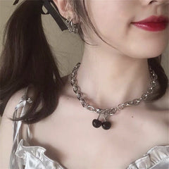 Collar de cereza negra para mujer, cadena de clavícula de chica oscura, estilo coreano, collar retro de celebridades de Internet, joyería 