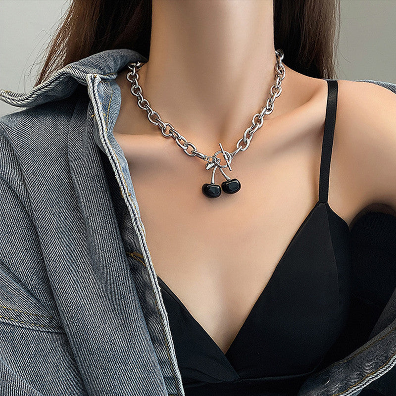 Collar de cereza negra para mujer, cadena de clavícula de chica oscura, estilo coreano, collar retro de celebridades de Internet, joyería 