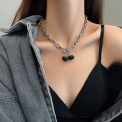 Collar de cereza negra para mujer, cadena de clavícula de chica oscura, estilo coreano, collar retro de celebridades de Internet, joyería 