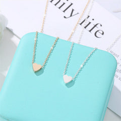 Collar pequeño con forma de corazón fresco, mini colgante tridimensional brillante de amor, cadena de clavícula femenina de alta calidad