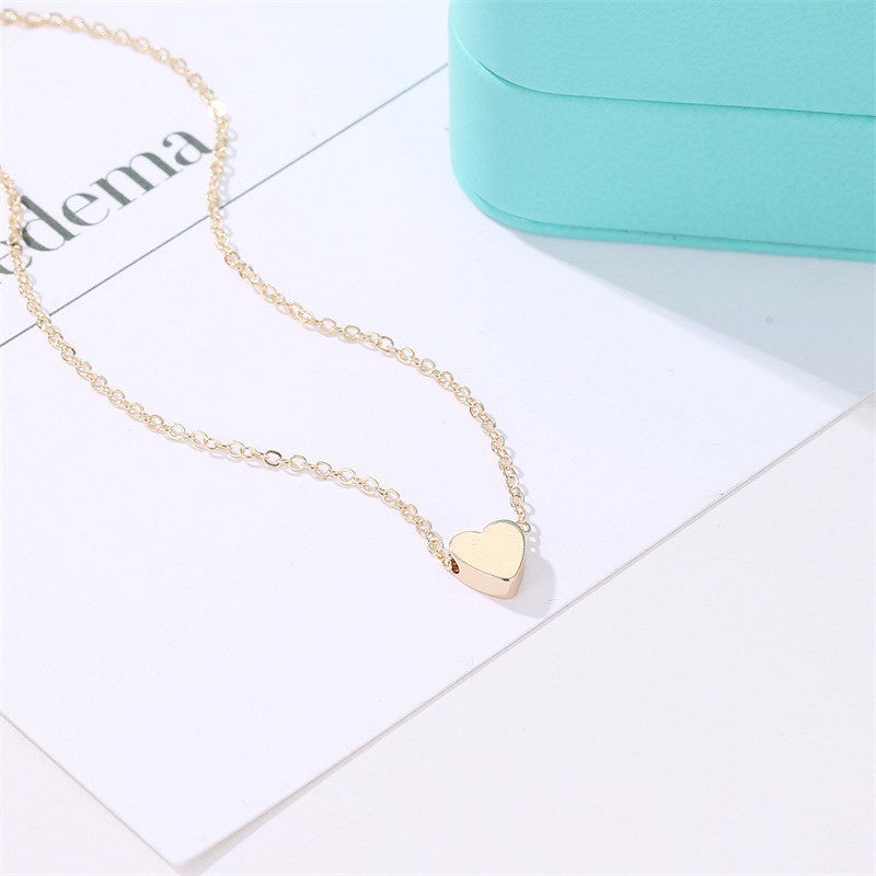 Collar pequeño con forma de corazón fresco, mini colgante tridimensional brillante de amor, cadena de clavícula femenina de alta calidad
