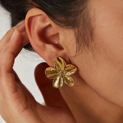 1 par de pendientes de acero inoxidable 304 con diseño de flores pastorales exageradas y imitación de oro.