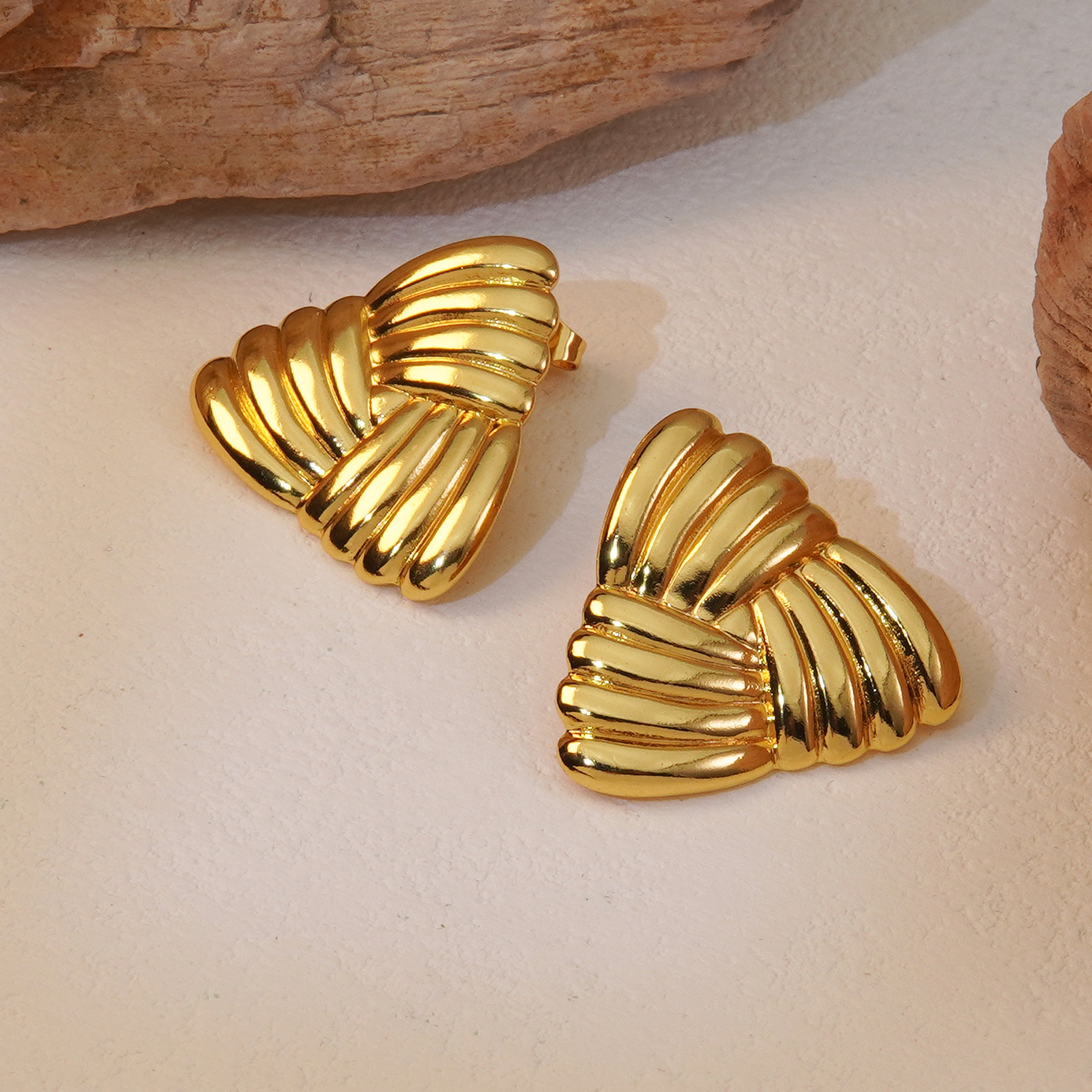 1 par de pendientes de acero inoxidable 304 con baño de oro de imitación y estilo simple triangular.