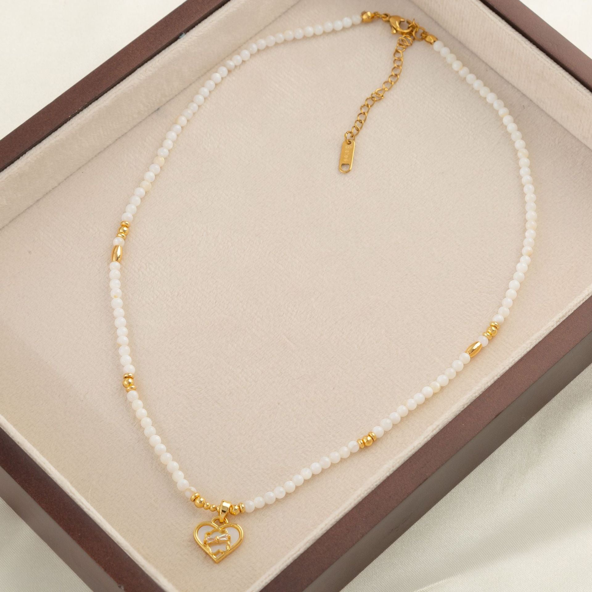 Collar de perlas de agua dulce de piedra natural con cadena de clavícula con cuentas 