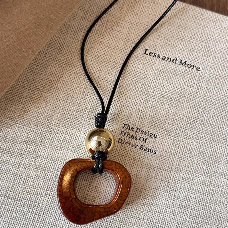 Collar negro de mujer con cadena de suéter larga en forma de U 