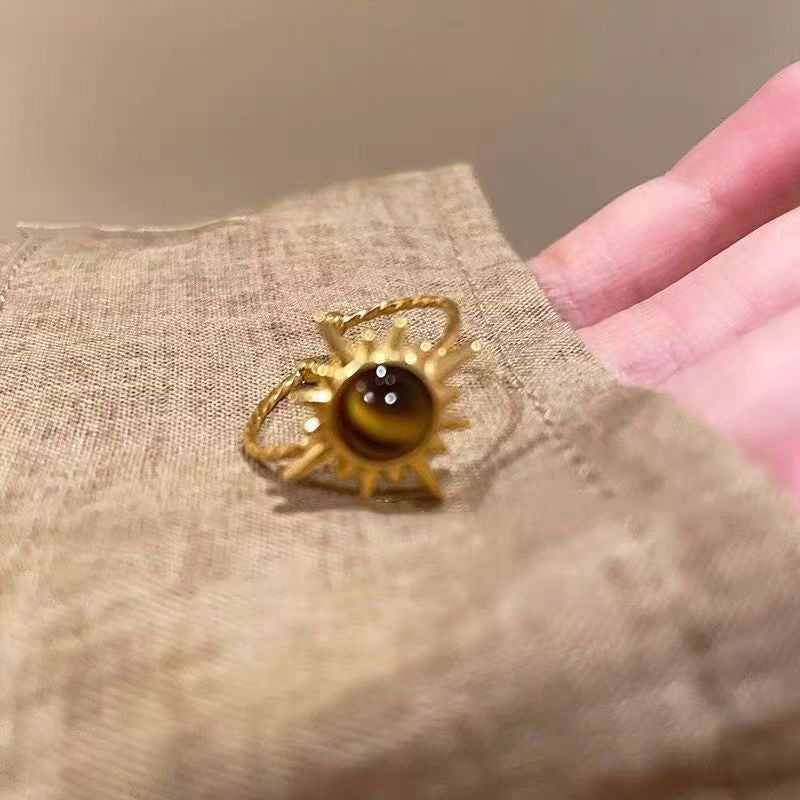 Anillo Maillard vintage de oro con girasol y ojo de tigre 