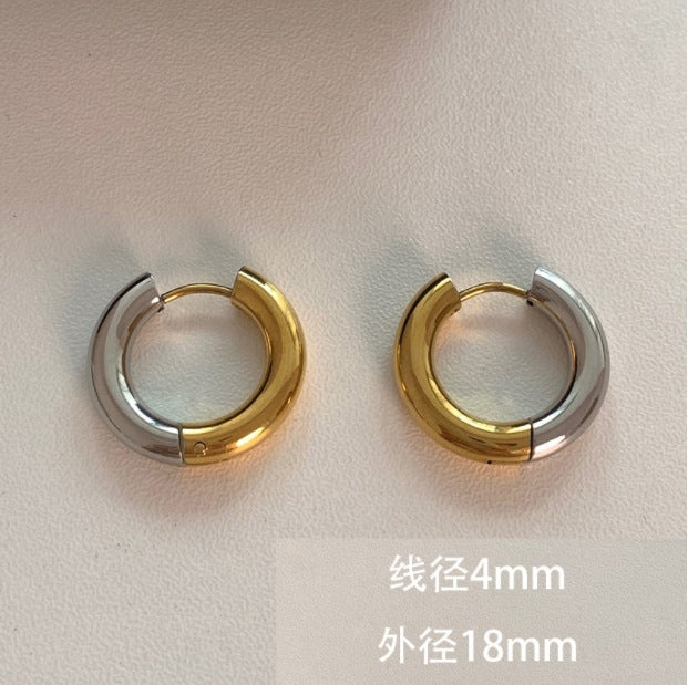 1 par de pendientes de acero de titanio chapados en forma de flor con forma de corazón y letras dulces 