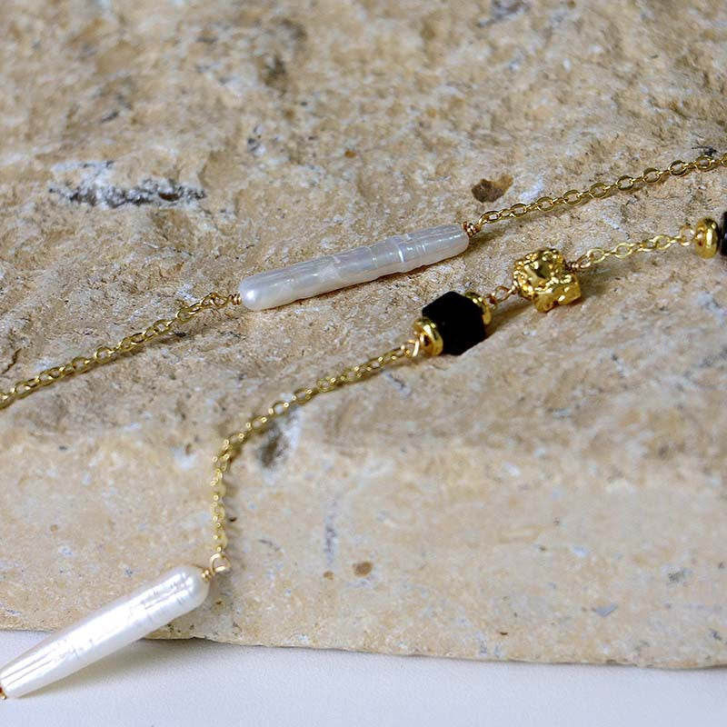 Collar de clavícula con cadena larga de ágata negra y perlas barrocas naturales 