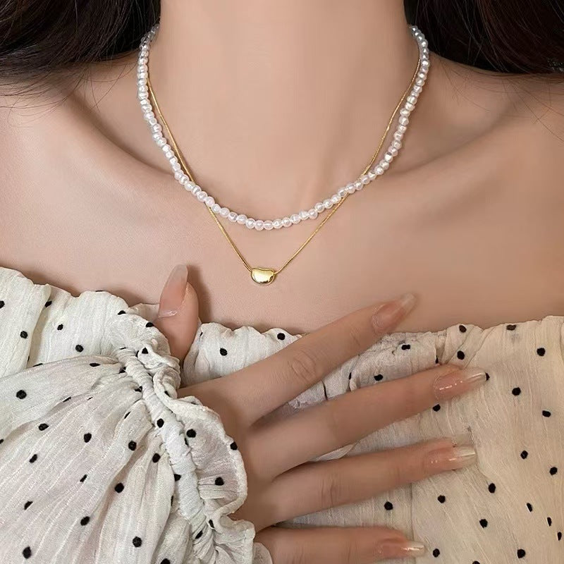 Collar de perlas barrocas naturales de agua dulce de forma especial para mujer, doble laminado con cadena de clavícula de frijol dorado. 