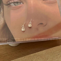 Pendientes de botón con forma de perla natural ovalada irregular con mini incrustaciones (2 pares) 