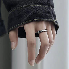 Anillo de aleación de línea metálica para hombre 
