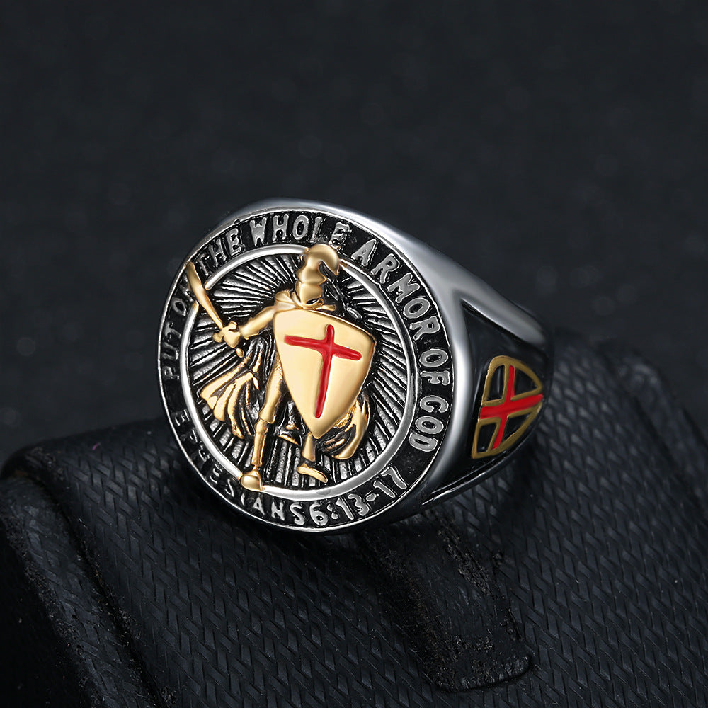 Anillo de acero de titanio chapado en oro para hombre con escudo de la Cruz Roja Templaria 