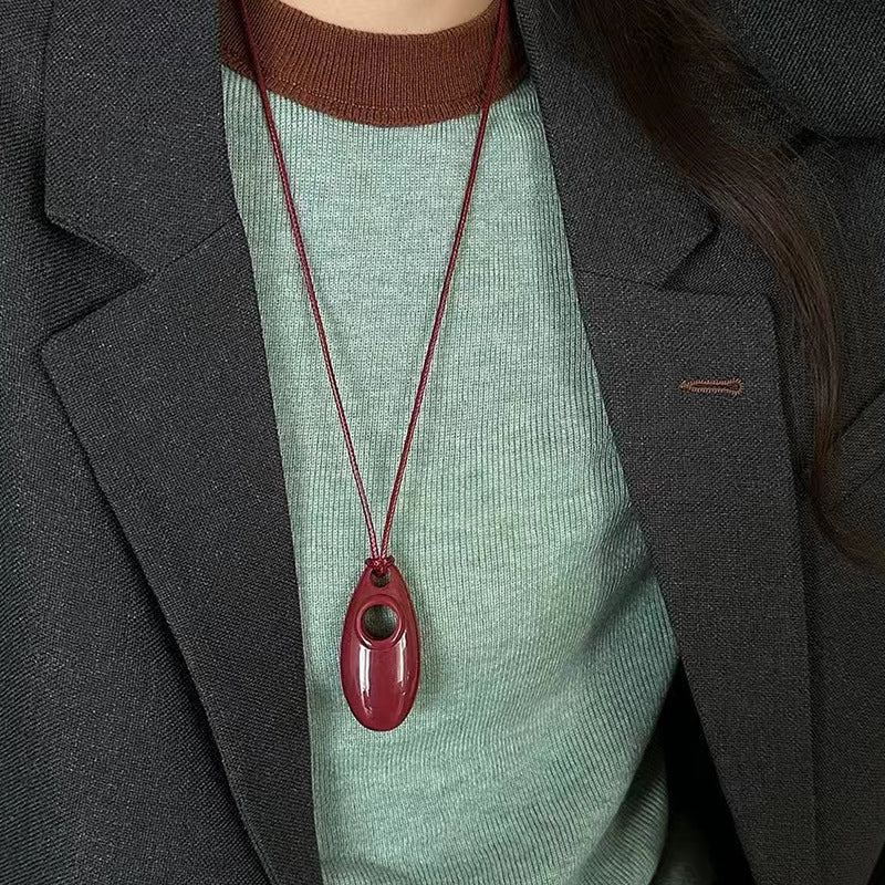 Collar negro de mujer con cadena de suéter larga en forma de U 